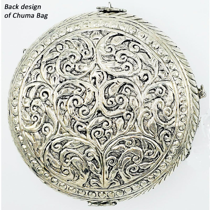 Back design of silver Chuma bag. 